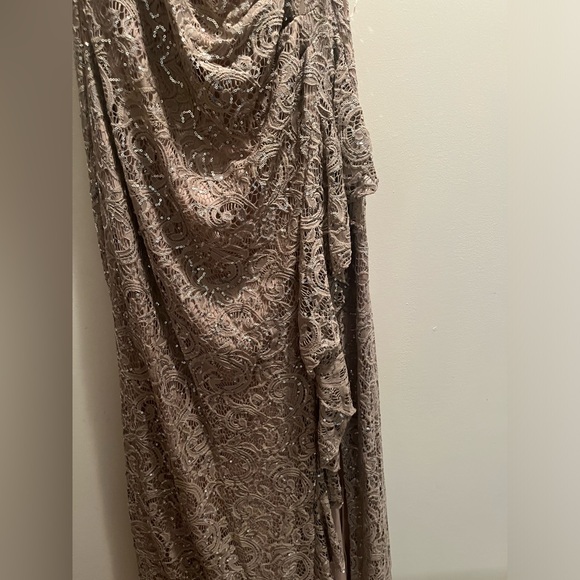 Alex Evenings Womens Long Sleeveless Cascade Ruffle Dress & Front Slit sz 12P - Picture 10 of 15